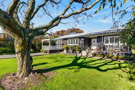 Photo of property in 320 Clifton Road, Te Awanga, 4102