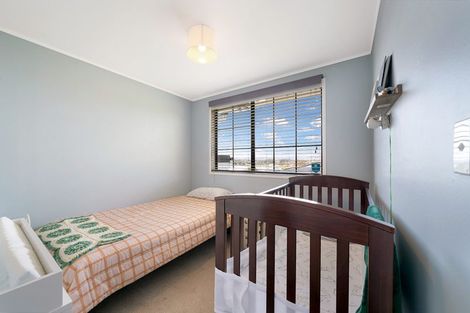 Photo of property in 15 Denarius Lane, Glendene, Auckland, 0602