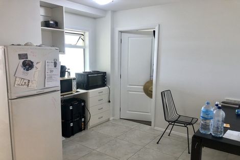 Photo of property in 32 Arama Avenue, Titirangi, Auckland, 0604