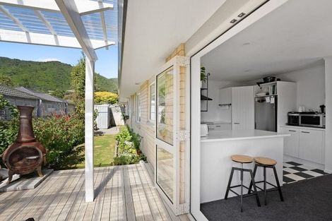 Photo of property in 5a Hemi Street, Waikanae, 5036