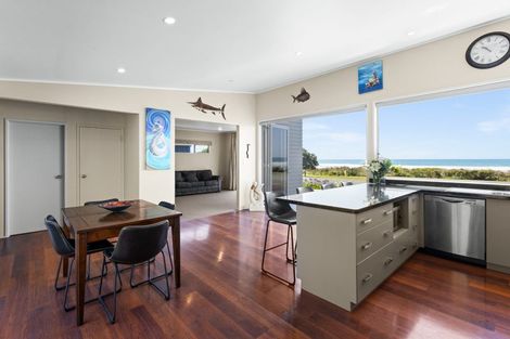 Photo of property in 68 Pourerere Road, Pourerere, Omakere, 4271