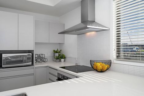 Photo of property in 1 Tuhono Lane, Northcote, Auckland, 0627