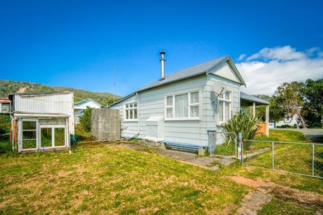 Photo of property in 3 Greenfield Street, Hector, 7822