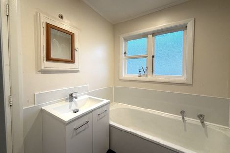 Photo of property in 11 Winara Avenue, Waikanae, 5036