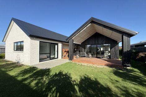 Photo of property in 23 Finstock Way, Rolleston, 7614