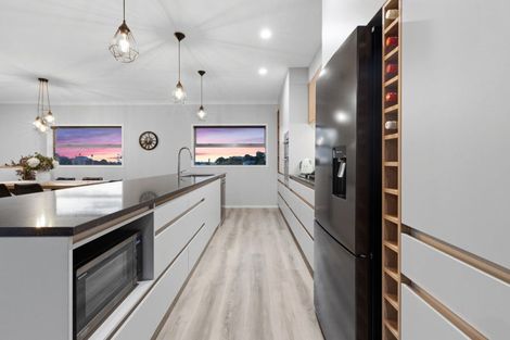 Photo of property in 111 Oteki Park Drive, Welcome Bay, Tauranga, 3112