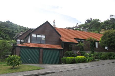 Photo of property in 25 Thatcher Crescent, Crofton Downs, Wellington, 6035