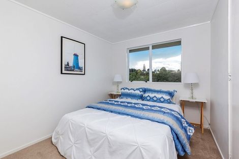 Photo of property in 2/21 Kitewao Street, Northcote, Auckland, 0627