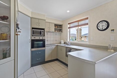 Photo of property in 28 Sovereign Isle Lane, Rototuna, Hamilton, 3210