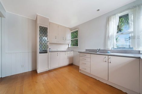 Photo of property in 10 Ribblesdale Road, Henderson, Auckland, 0612