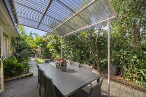 Photo of property in 3 Marbella Drive, Massey, Auckland, 0614