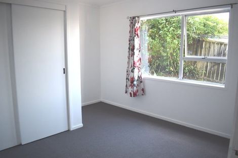 Photo of property in 2/527 Beach Road, Murrays Bay, Auckland, 0630