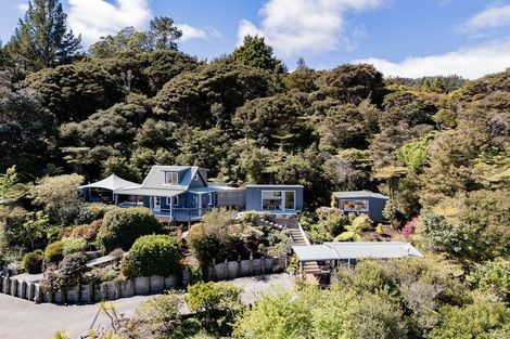 Photo of property in 50 Oxford Terrace, Coromandel, 3506