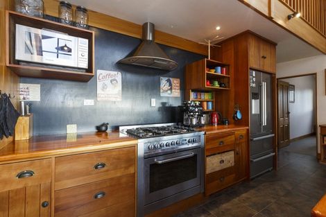 Photo of property in 60 Waicola Drive, Fitzherbert, Palmerston North, 4471