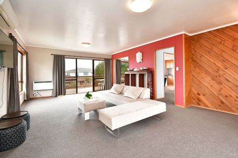 Photo of property in 3 Higham Ferrers Place, Red Beach, 0932