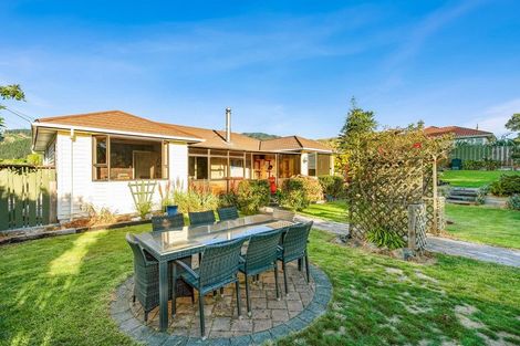 Photo of property in 2 Te Miti Street, Paekakariki, 5034