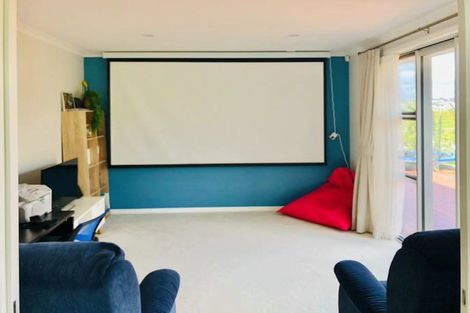 Photo of property in 11 Ian Gordon Lane, Orewa, 0931