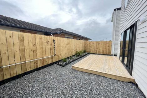 Photo of property in 116a Cascades Road, Pakuranga Heights, Auckland, 2010