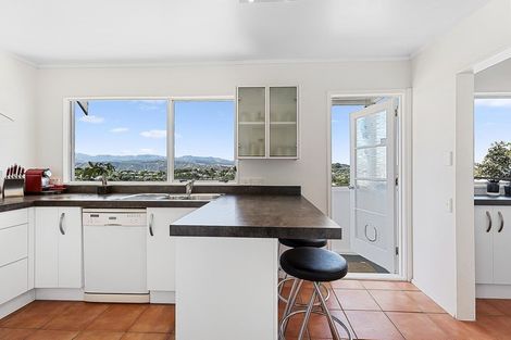 Photo of property in 52 Akaroa Drive, Maupuia, Wellington, 6022