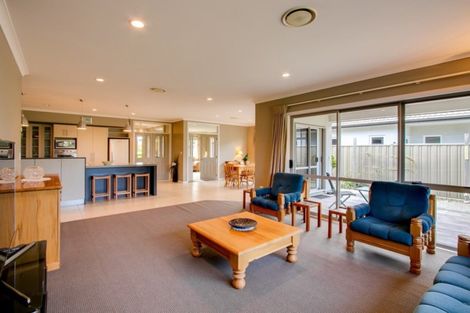 Photo of property in 18 Pania Place, Poraiti, Napier, 4112
