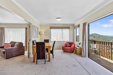 Photo of property in 33 Chartwell Drive, Crofton Downs, Wellington, 6035