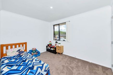 Photo of property in 20 Misty Valley Drive, Henderson, Auckland, 0612