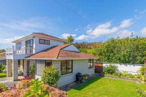Photo of property in 7 Ngapotiki Street, Paraparaumu Beach, Paraparaumu, 5032