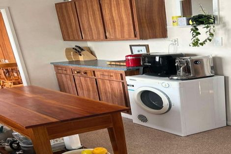 Photo of property in 2/390 Glenfield Road, Glenfield, Auckland, 0629