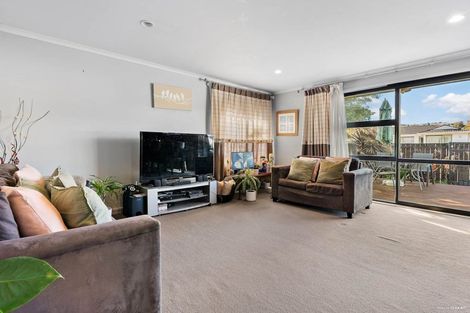 Photo of property in 35 Heathdale Crescent, Papakura, 2110