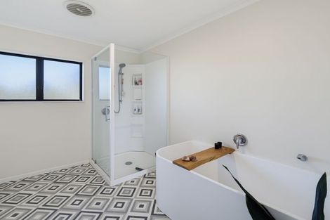 Photo of property in 35 Domain Road, Waipawa, 4210