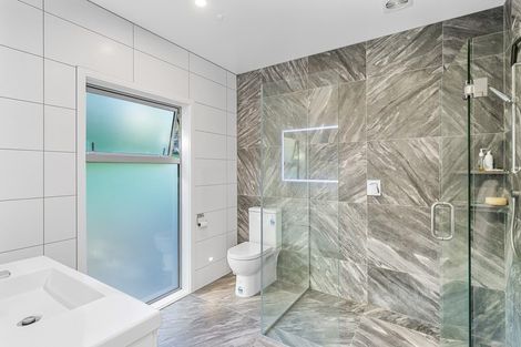 Photo of property in 2 Stoneleigh Grove, Paraparaumu, 5032