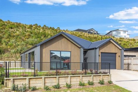 Photo of property in 14 Kaiaho Close, Aotea, Porirua, 5024