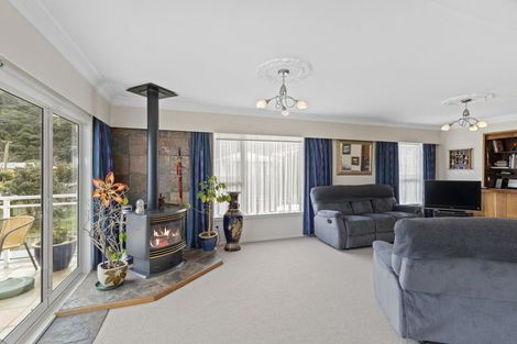 Photo of property in 2 Carter Street, Belmont, Lower Hutt, 5010