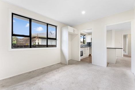 Photo of property in 128 Cobham Crescent, Kelston, Auckland, 0602