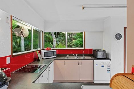 Photo of property in 48 Grassmere Road, Henderson Valley, Auckland, 0612