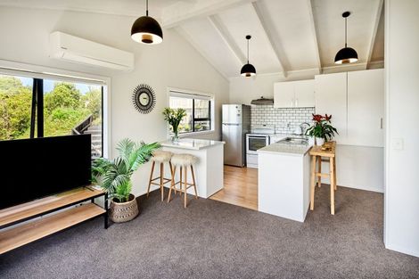 Photo of property in 16b Fernhaven Grove, Newlands, Wellington, 6037