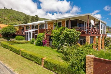 Photo of property in 12 Matai Place, Waikawa, Picton, 7220