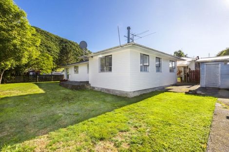 Photo of property in 14 Indiana Grove, Totara Park, Upper Hutt, 5018