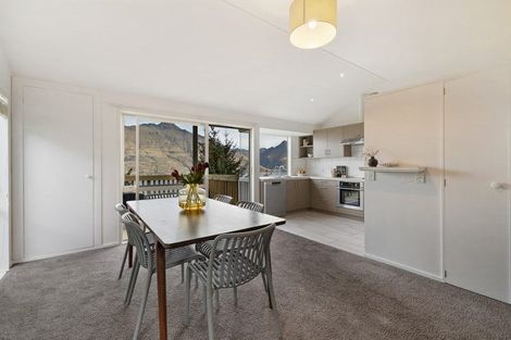 Photo of property in 2a Bird Place, Fernhill, Queenstown, 9300