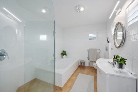 Photo of property in 1/13 Milford Road, Milford, Auckland, 0620