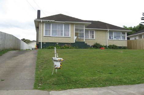 Photo of property in 28 Plumley Crescent, Mangere, Auckland, 2022