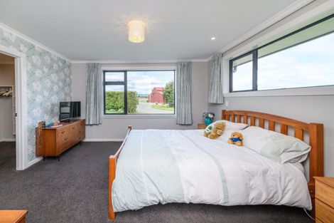 Photo of property in 31 Briarwood Road, Kelvin Grove, Palmerston North, 4470