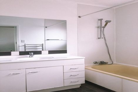 Photo of property in 19a Atkinson Road, Titirangi, Auckland, 0604