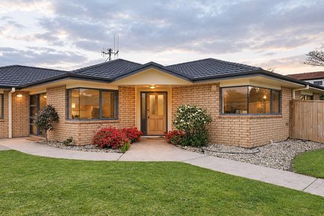 Photo of property in 1 Roderick Place, Rototuna, Hamilton, 3210
