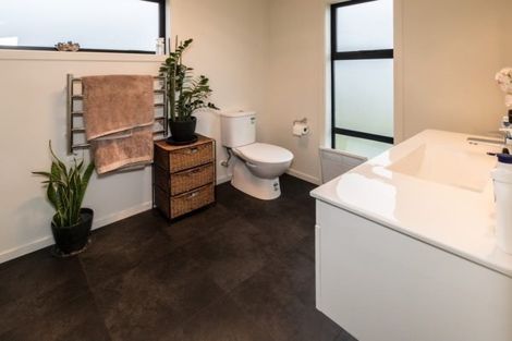 Photo of property in 30 Marbleleaf Lane, Albert Town, Wanaka, 9305