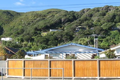 Photo of property in 393 Muritai Road, Eastbourne, Lower Hutt, 5013