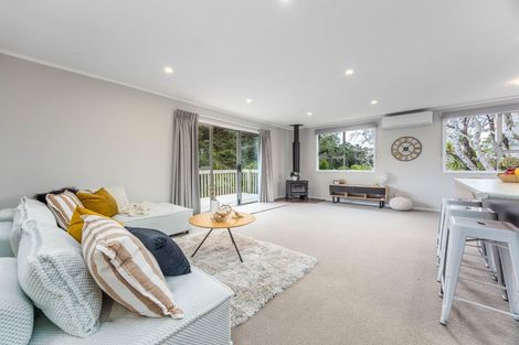 Photo of property in 37 Onedin Place, Titirangi, Auckland, 0604