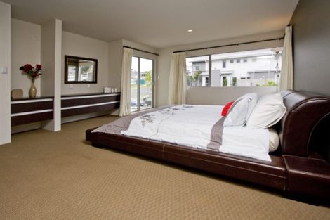 Photo of property in 3 Harrowglen Drive, Northcross, Auckland, 0632