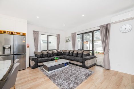 Photo of property in 113b Wharf Road, Te Atatu Peninsula, Auckland, 0610