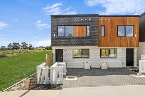 Photo of property in 36 Taipahitini Road, Rosehill, 2113